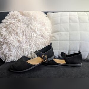 Old Navy Girls Flats W/ Brown Button